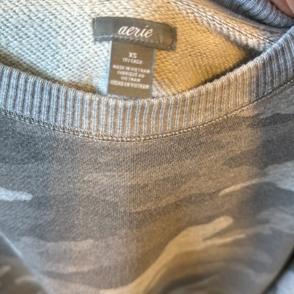 🩶Aerie gray camo oversized crew neck sweatshirt, xsmall - Picture 2 of 3